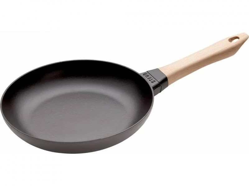Přímo Od Výrobce STAUB litinová pánev 26 cm, dřevěná rukojeť, černá