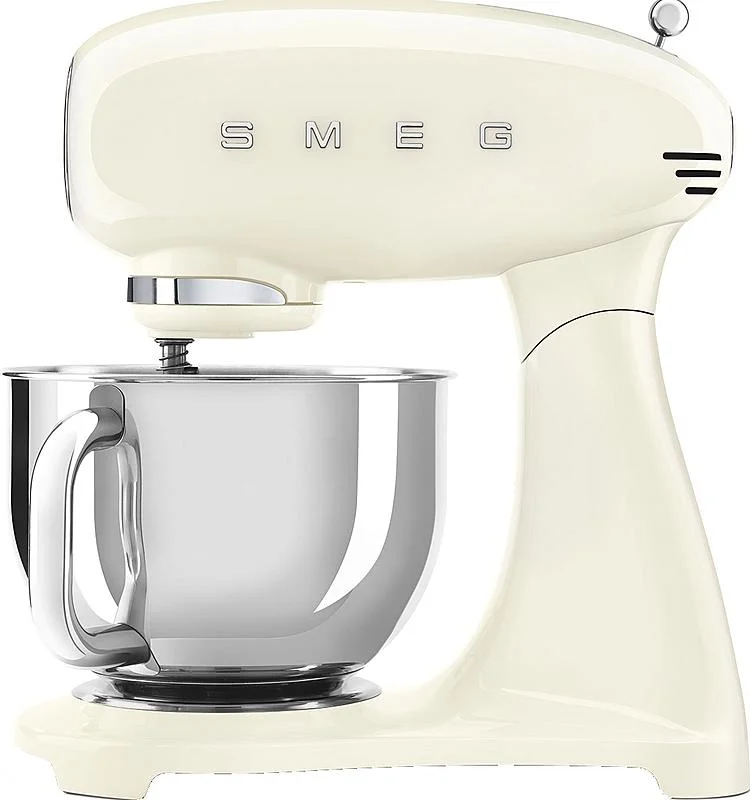 Must-Have Smeg SMF03CREU